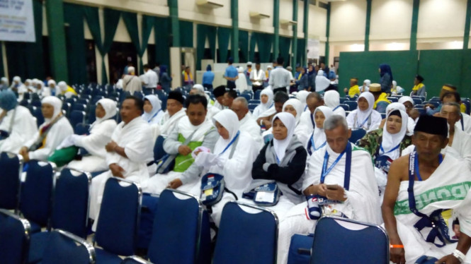 Jemaah calon haji kloter 10 Embarkasi Palembang sudah berihram.