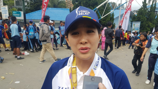 Aktris Olivia Zalianty dalam rangkaian Torch Relay Asian Games 2018