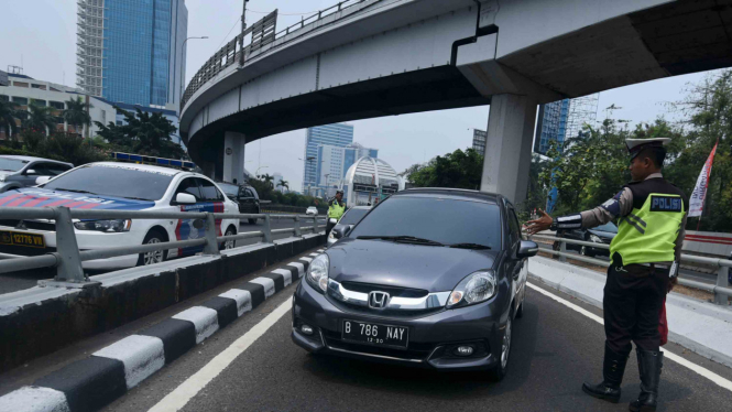 Penindakan pelanggar di kawasan perluasan ganjil-genap Jakarta