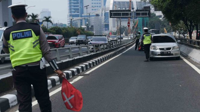 Penindakan pelanggar di kawasan perluasan ganjil-genap Jakarta