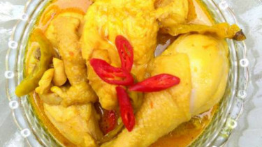 Opor ayam.