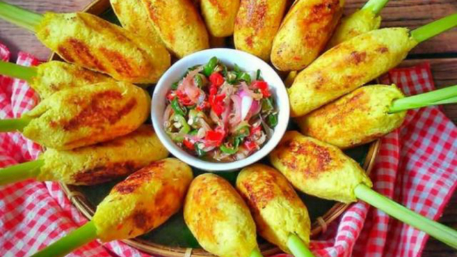 Sate lilit ayam.