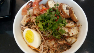 Laksa Singapura.