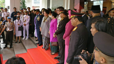 Puan dan Budi Gunawan dapat penghargaan Bhayangkara
