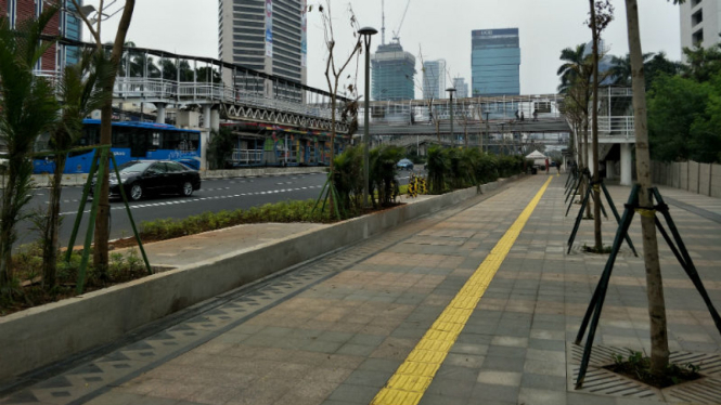 Trotoar di Jalan Sudirman Jakarta