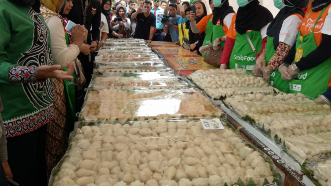 Pempek Palembang pecahkan rekor MURI.