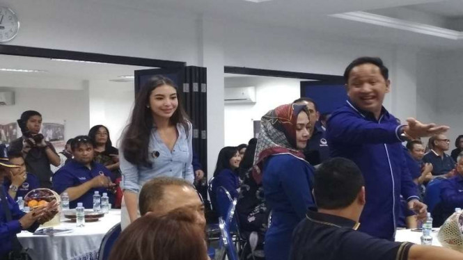 Manohara menghadiri acara perkenalan caleg Nasdem di Surabaya
