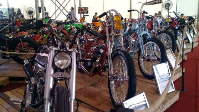Motor custom dipajang di Semarang, Jawa Tengah.