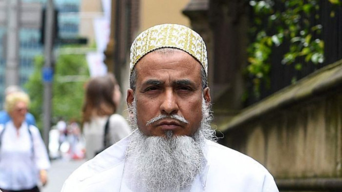 Shabbir Mohammedbhai Vaziri dan dua perempuan dibatalkan vonisnya oleh Pengadilan Banding.