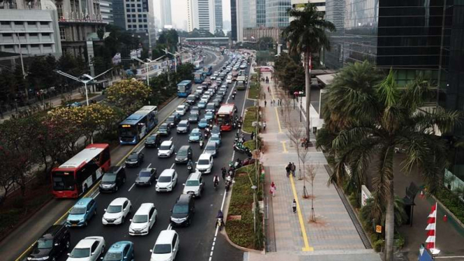 Trotoar di jalan Jenderal Sudirman