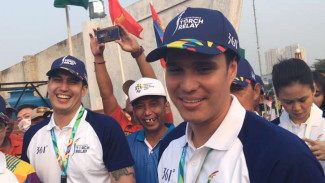Si Kembar Marcel dan Mischa Chandrawinata Bangga Bawa Obor Asian Games