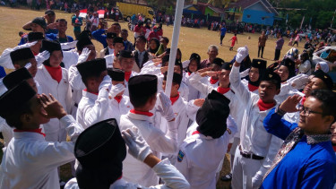 Ai Nurhidayat dan Para Siswa Kelas Multikultural di SMK Bakti Karya Pangandaran