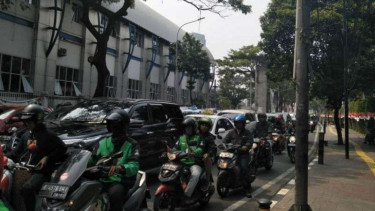 Kemacetan lalu lintas imbas penutupan jalan menuju GBK.