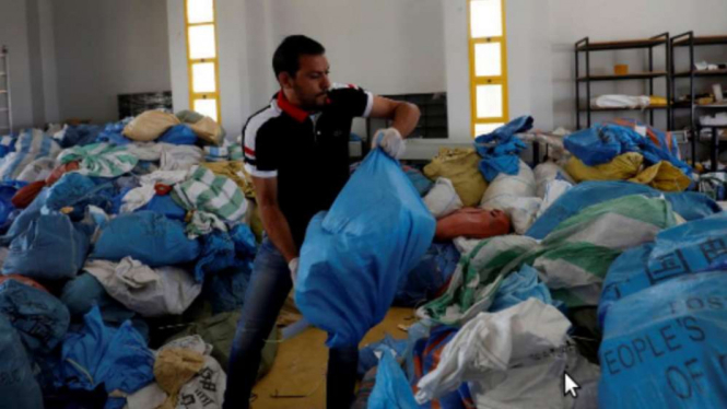 Tumpukan surat untuk Palestina yang tertahan di Yordania.