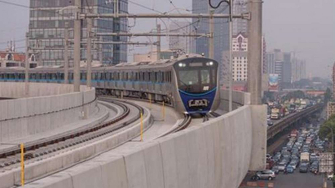 Kereta MRT Jakarta pertama kali melintasi bentang spesial di atas tol JORR.