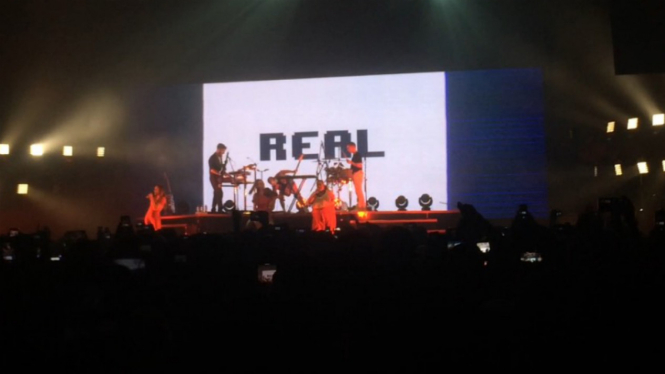 Konser Clean Bandit di The Kasablanka Hall, Kota Kasablanka, Jakarta.