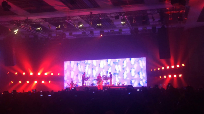 Konser Clean Bandit di The Kasablanka Hall, Kota Kasablanka, Jakarta.
