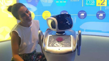 Robot Dilo di Bandara Soetta.