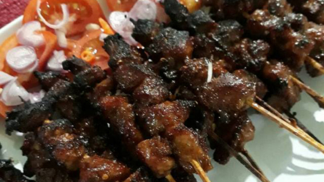 Sate kambing.