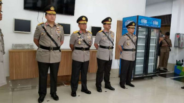 Sertijab Karopenmas dari Brigjen Pol M Iqbal kepada Brigjen Pol Dedi Prasetyo
