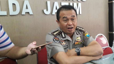 Kepala Bidang Hubungan Masyarakat Polda Jatim, Komisaris Besar Polisi Frans Baru