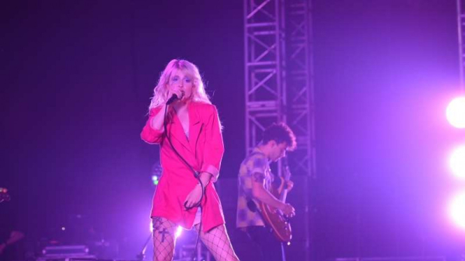 Aksi panggung Paramore 