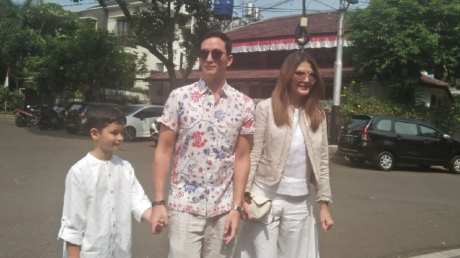 Mike Lewis, Tamara Bleszynski dan putra mereka