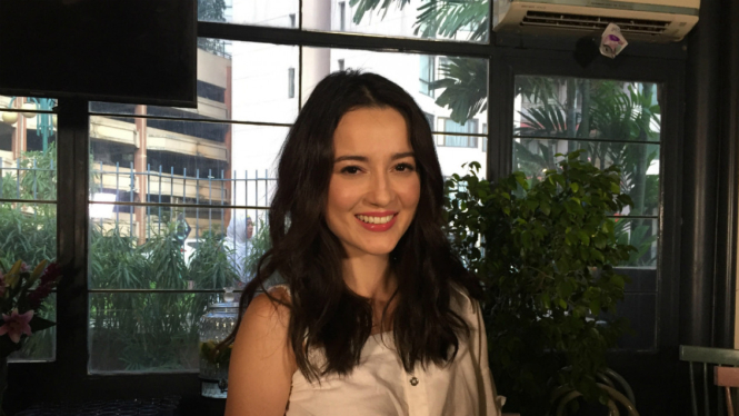 Julie Estelle.
