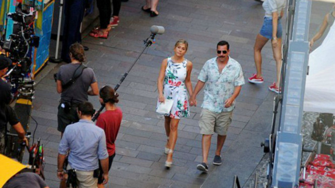 Jennifer Aniston dan Adam Sandler 