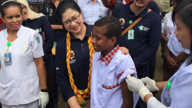 Menkes Nila Moeloek di Teluk Bintuni, Papua Barat.