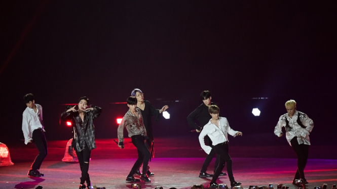 iKON di Penutupan Asian Games 2018.
