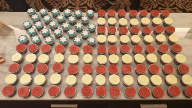 Cupcakes berbentuk bendera AS.