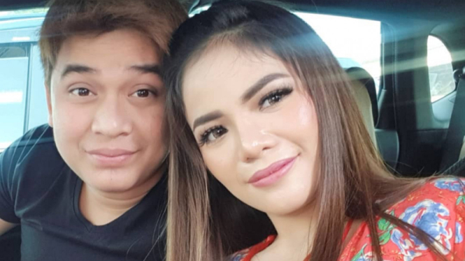 Billy Syahputra dan DJ Dinar Candy.