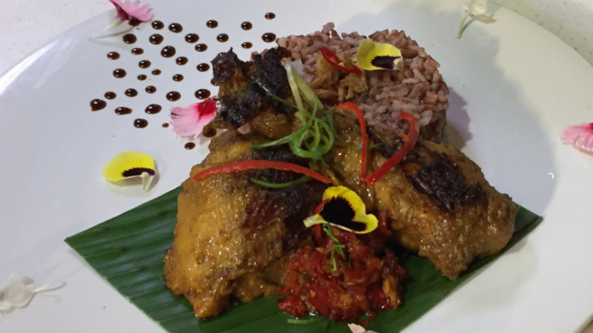 Ayam bakar bumbu rujak.