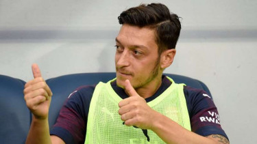 Gelandang serang Arsenal, Mesut Oezil