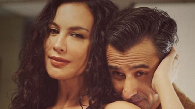 Sophia Latjuba dan Jeremy Thomas