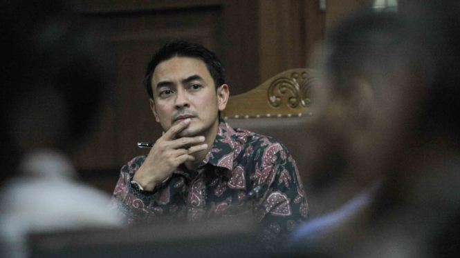 Terdakwa kasus suap dan gratifikasi terkait proyek-proyek di Dinas Pekerjaan Umum dan Perumahan Rakyat (PUPR) Provinsi Jambi Zumi Zola mengikuti sidang lanjutan di Pengadilan Tindak Pidana Korupsi Jakarta