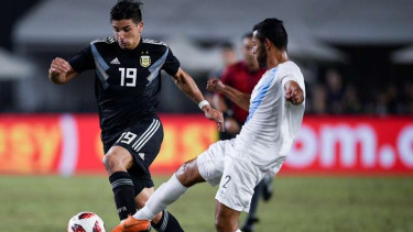 Striker Timnas Argentina, Giovanni Simeone (kiri).