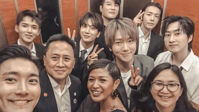 Super Junior dan Dira Sugandi