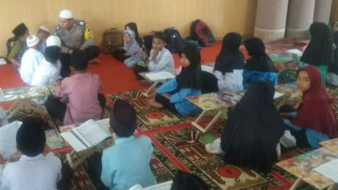 Bripka Syaiful Hendra mendirikan rumah Tahfiz Alquran di Sumatera Barat.