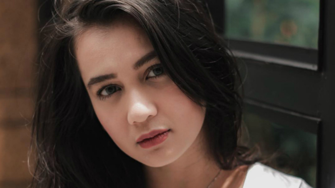 Dea Imut atau Dea Annisa.