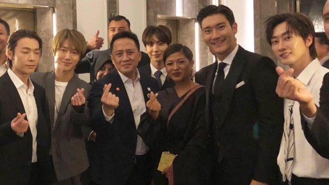 Super junior, Triawan Munaf, dan Dira Sugandi.