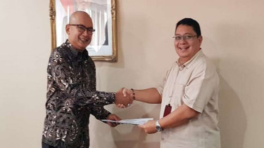 Eks Dirut Keuangan Pertamina (kanan) Arief Budiman Jabat Dirut Danareksa