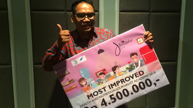 Jurnalis VIVA, Bimo Aria Fundrika menjadi Most Improved Peserta HNJA 2018.