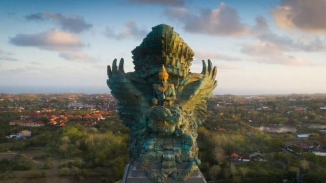 Patung Garuda Wisnu Kencana
