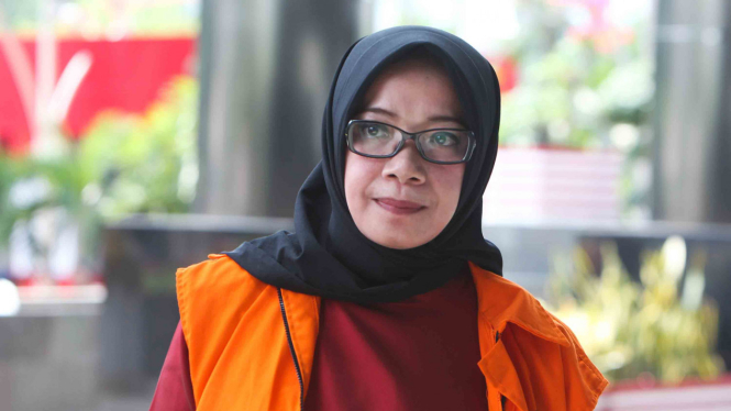 Mantan Wakil Ketua Komisi VII DPR Eni Maulani Saragih tiba untuk menjalani pemeriksaan di gedung KPK, Jakarta