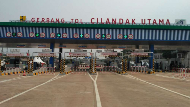 Gerbang Tol Cilandak Utama ruas Depok-Antasari.