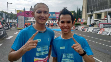 Pebalap Astra Honda, Dimas Ekky (kiri) dan Gerry Salim (kanan)