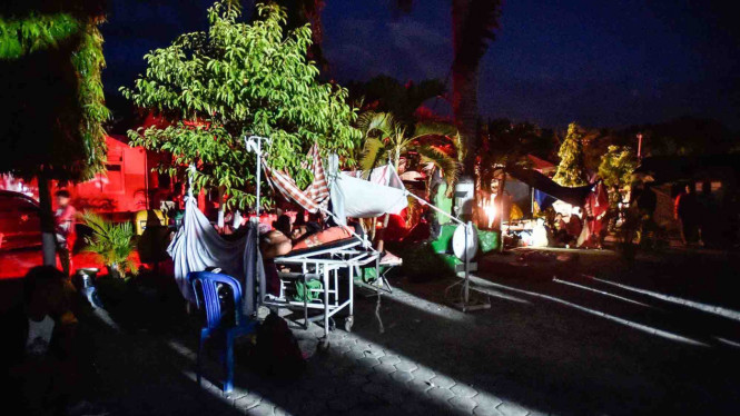 Pasien dan korban gempa berada di tenda darurat di Rumah Sakit Wirabuana, Palu, Sulawesi Tengah
