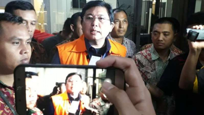 Pengacara Lucas saat ditahan KPK.